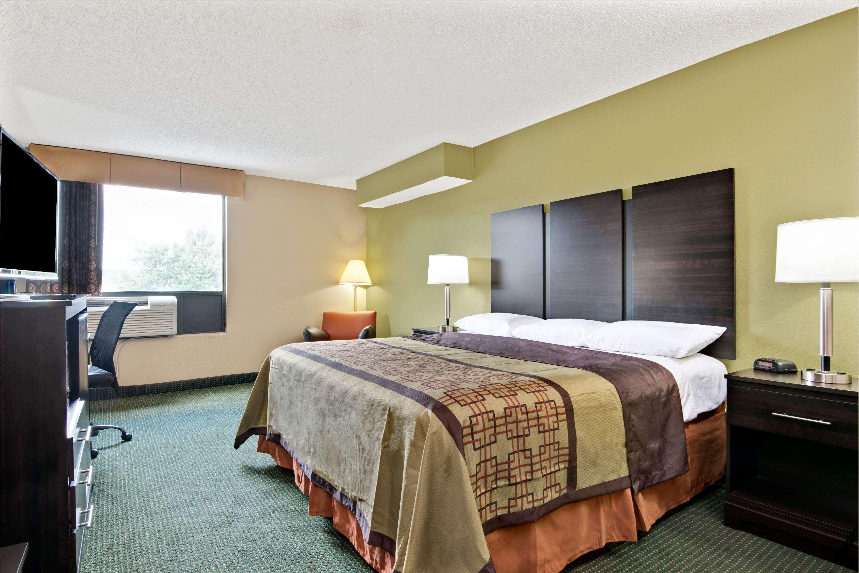 Hotel Super 8 By Wyndham Raleigh North East Zewnętrze zdjęcie