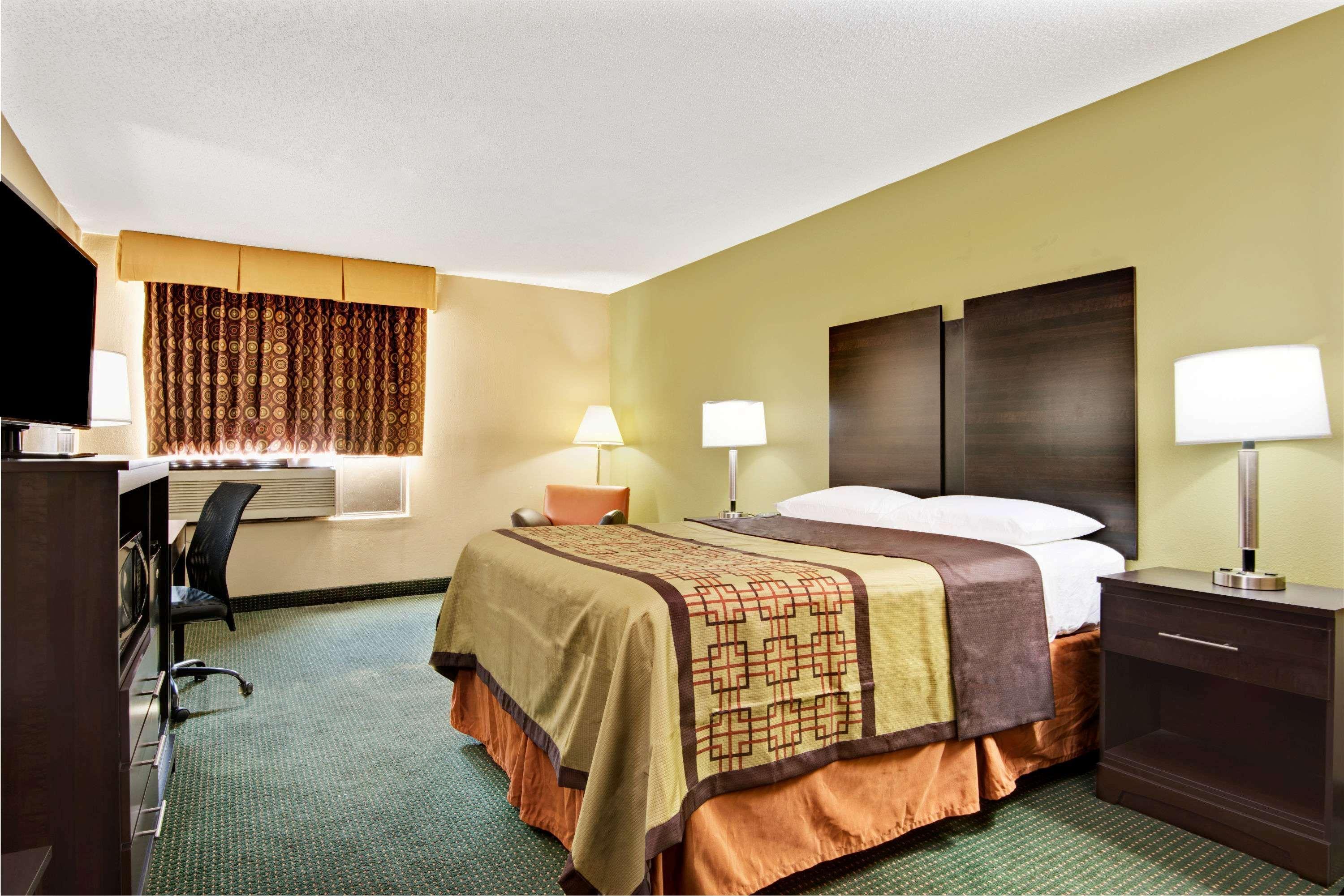 Hotel Super 8 By Wyndham Raleigh North East Zewnętrze zdjęcie