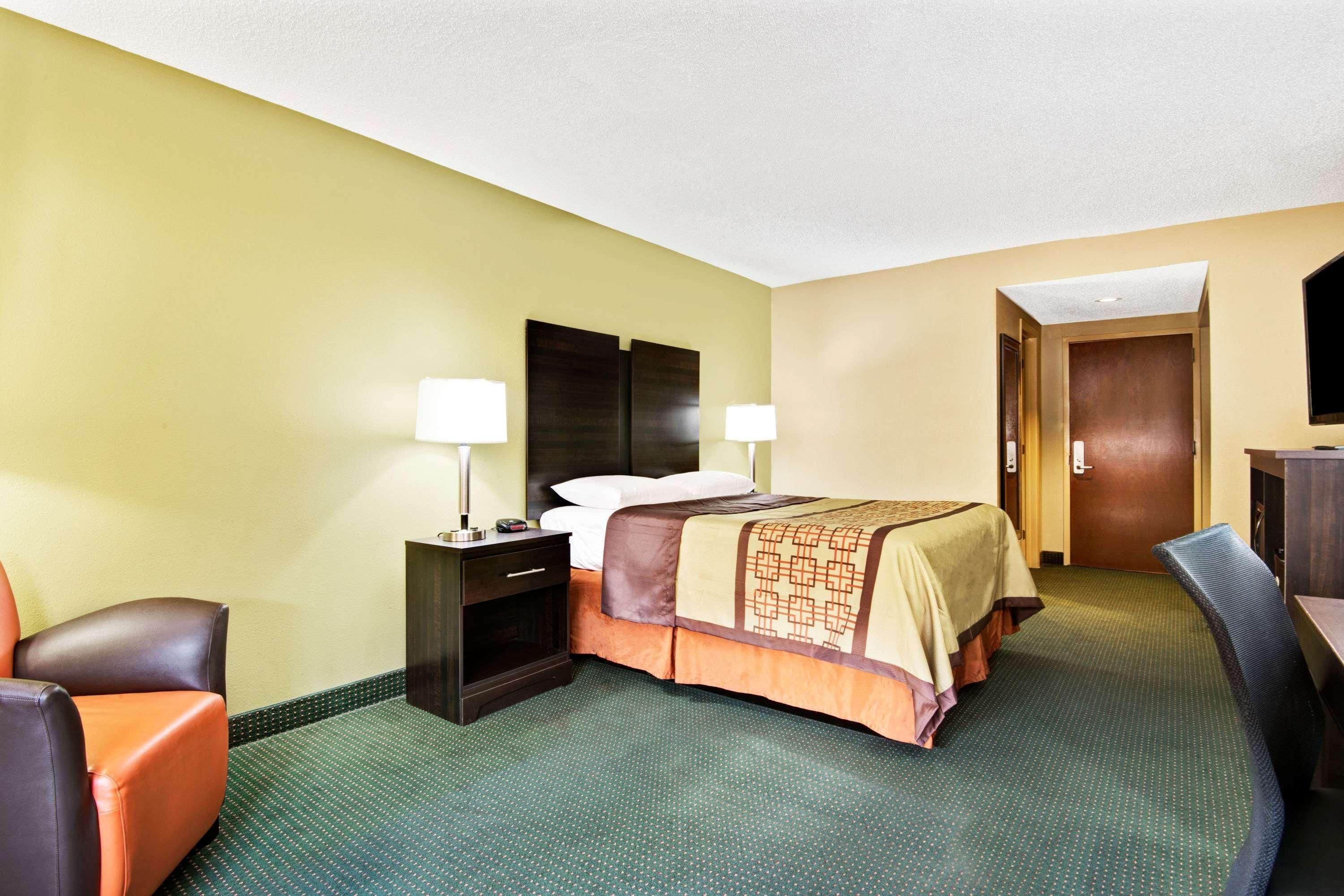 Hotel Super 8 By Wyndham Raleigh North East Zewnętrze zdjęcie